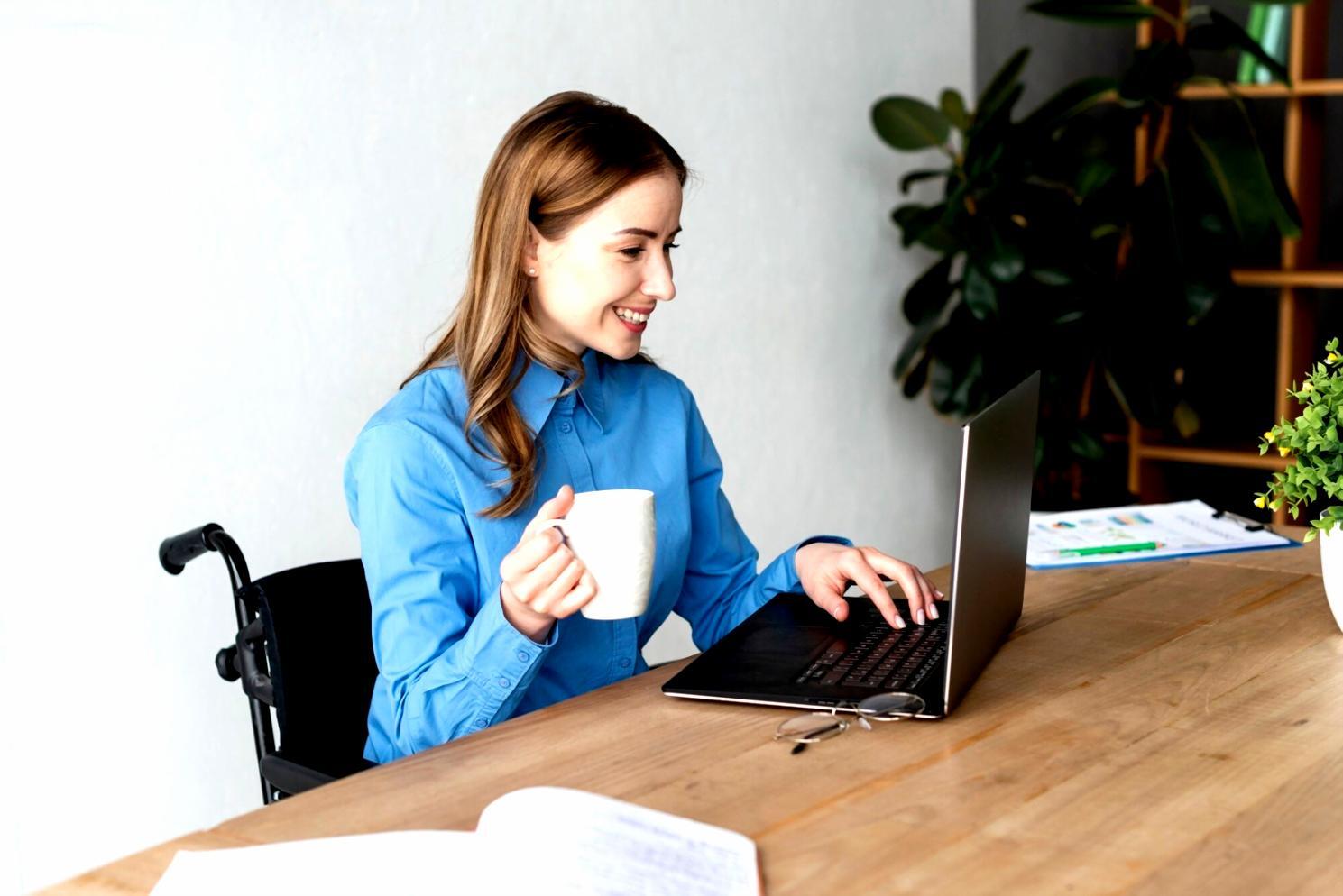 Interface d'outil de budgétisation avec graphiques de prévisions financières